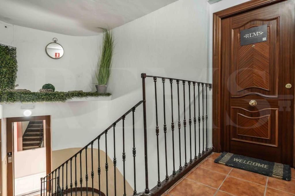 דירות מאלגה Private Terrace, Barbecue & Cathedral View By Rems מראה חיצוני תמונה